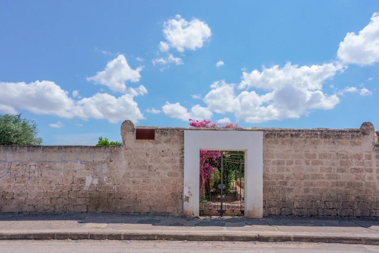 Bed And Breakfast Cairoli Exclusive Room San Pietro Vernotico Exterior foto