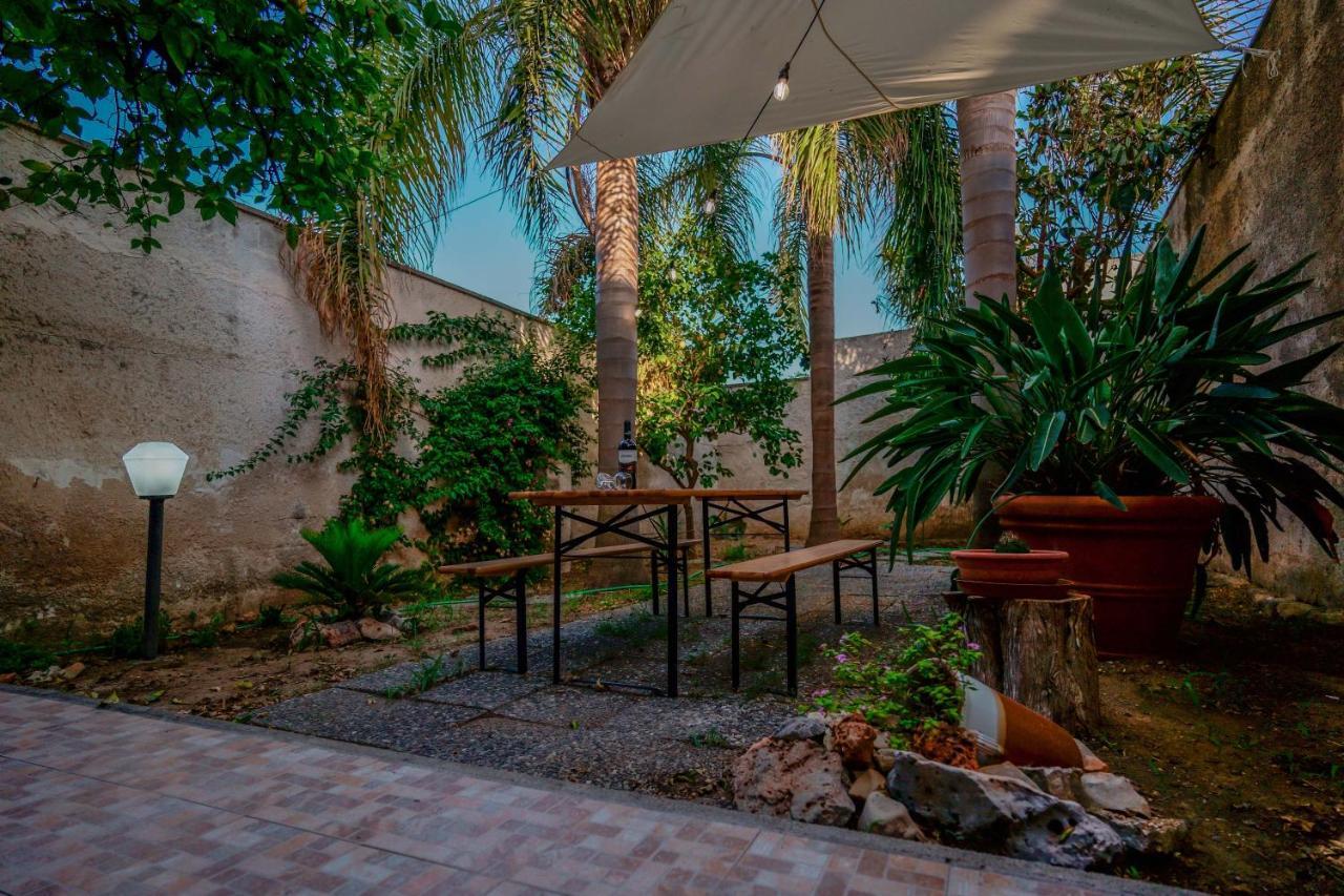 Bed And Breakfast Cairoli Exclusive Room San Pietro Vernotico Exterior foto